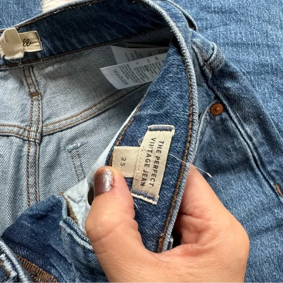Madewell The Perfect Vintage Jean in Earlside Wash: Raw-Hem Edition - Picture 8 of 14